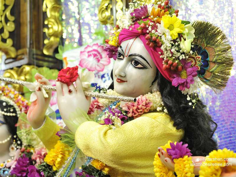 Here more information about lord krishna flute name